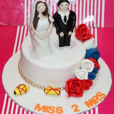 Couples Wedding Cake in Lahore