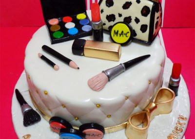 10 Amazing Makeup Cake Ideas