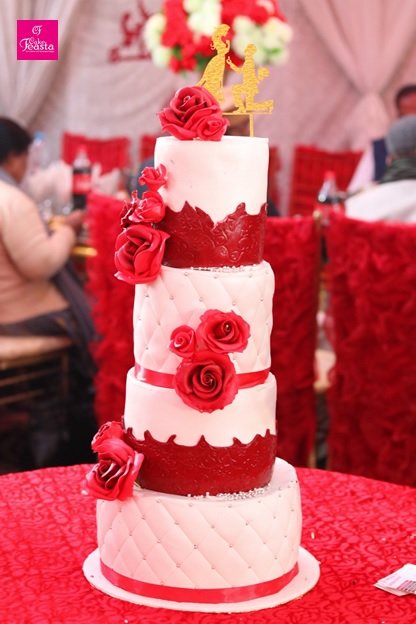 Red White Flowers Wedding Cake